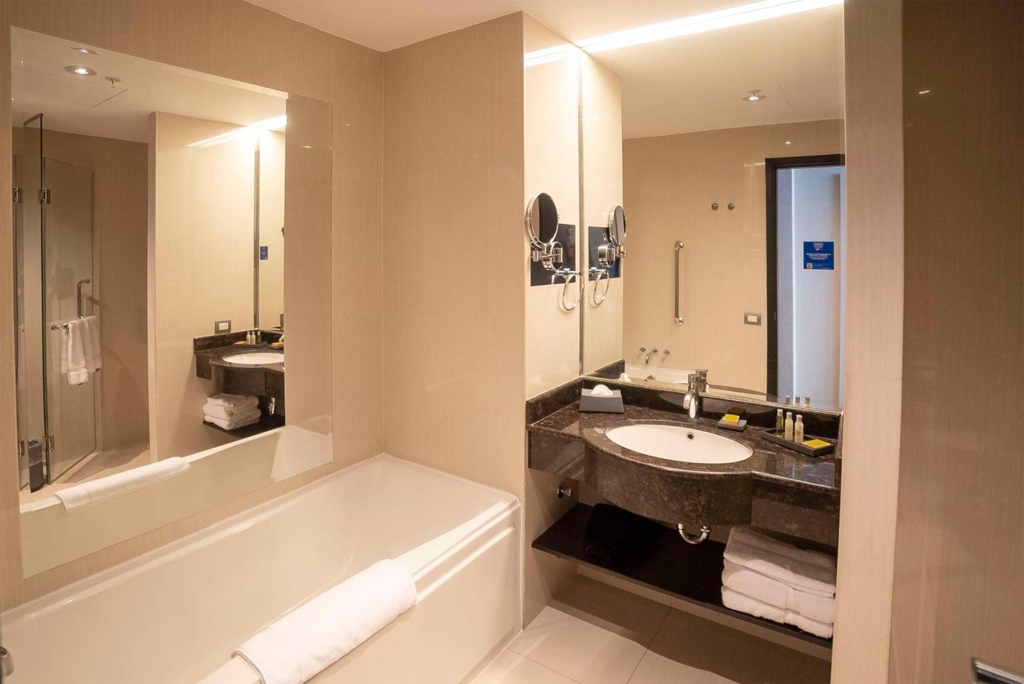 מלון Encalada Doubletree By Hilton Trujillo מראה חיצוני תמונה