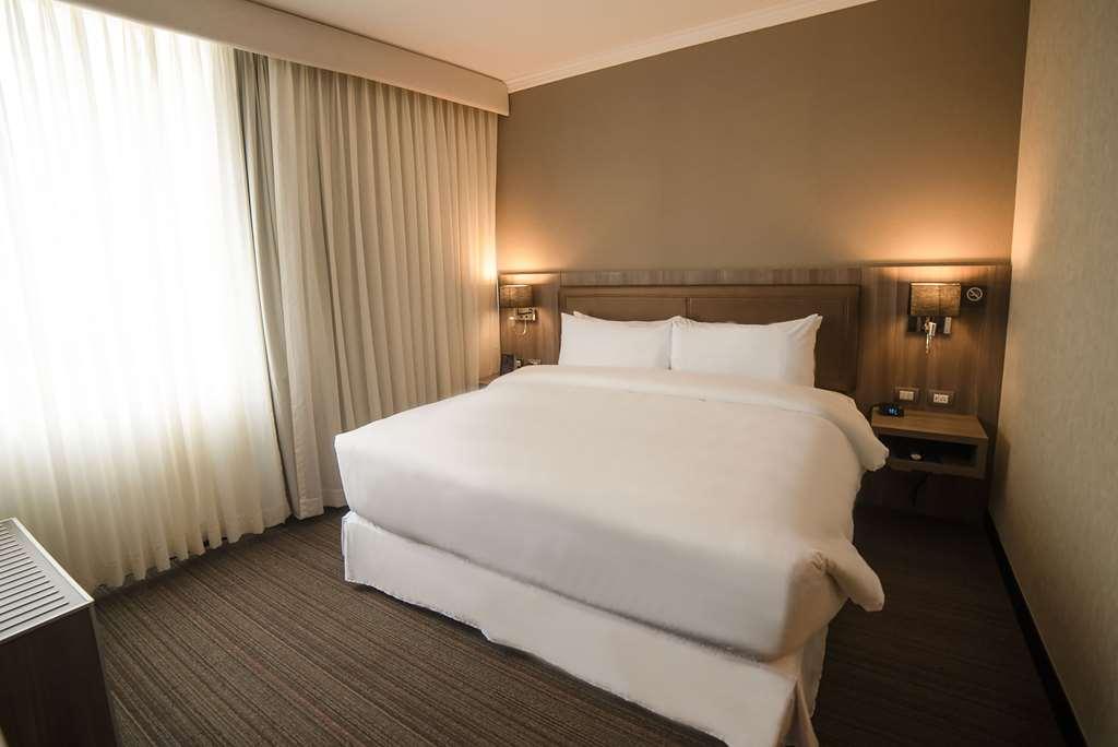 מלון Encalada Doubletree By Hilton Trujillo חדר תמונה